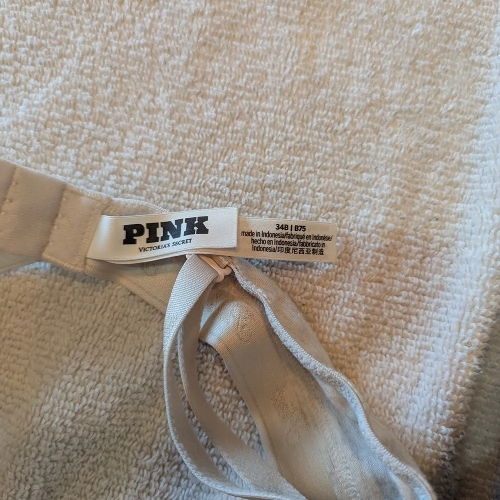 SOLD! Victoria's Secret Black and Cream Bra Duo - Picture 4 of 5